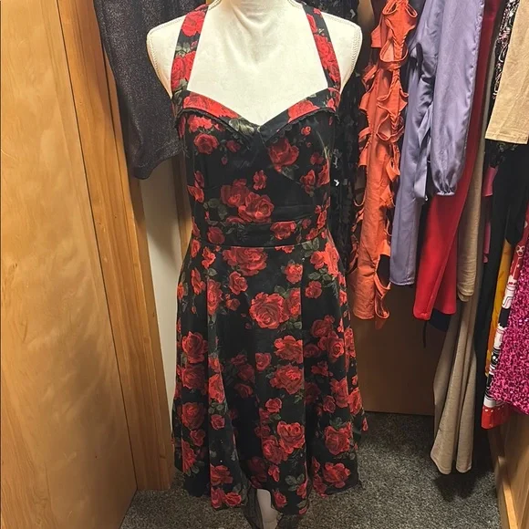 Hot Topic Black and Red Floral Midi Dress